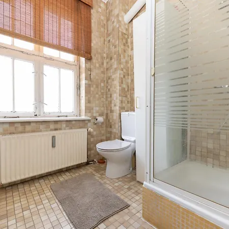 160qm 6-zimmer Banksi-galerie-apartment Hauptbahnhof Appartamento *