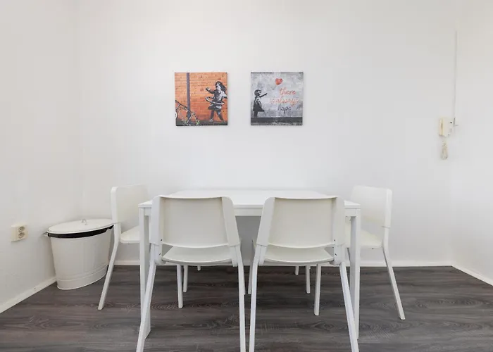 160qm 6-zimmer Banksi-galerie-apartment Hauptbahnhof