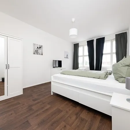 160qm 6-zimmer Banksi-galerie-apartment Hauptbahnhof Apartment