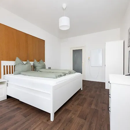 160qm 6-zimmer Banksi-galerie-apartment Hauptbahnhof ベルリン