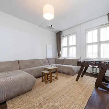 160qm 6-zimmer Banksi-galerie-apartment Hauptbahnhof Lägenhet *