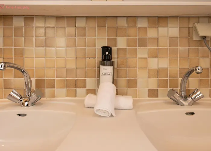 160qm 6-zimmer Banksi-galerie-apartment Hauptbahnhof