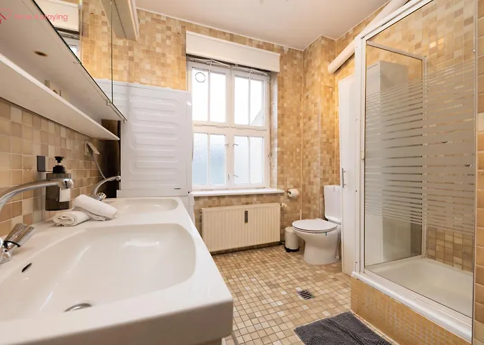 160qm 6-zimmer Banksi-galerie-apartment Hauptbahnhof Apartamento Berlim