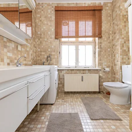 160qm 6-zimmer Banksi-galerie-apartment Hauptbahnhof * Берлин