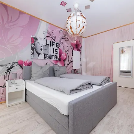 160qm 6-zimmer Banksi-galerie-apartment Hauptbahnhof * Берлин