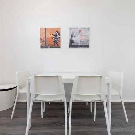 160qm 6-zimmer Banksi-galerie-apartment Hauptbahnhof