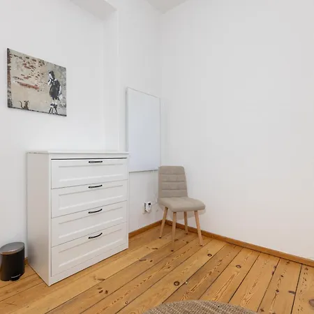 160qm 6-zimmer Banksi-galerie-apartment Hauptbahnhof * Берлин