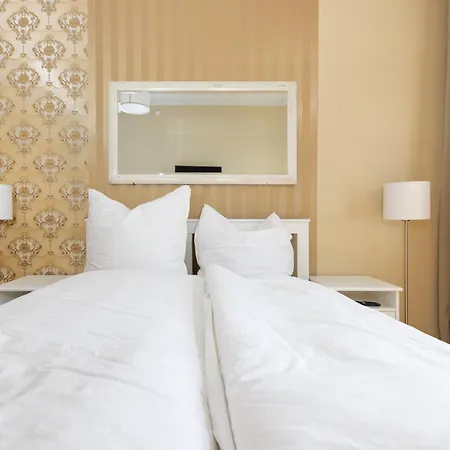 160qm 6-zimmer Banksi-galerie-apartment Hauptbahnhof Апартаменты *