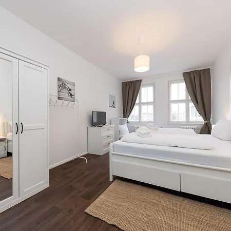 160qm 6-zimmer Banksi-galerie-apartment Hauptbahnhof Apartamento *