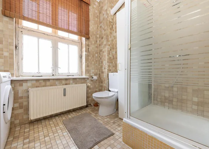 160qm 6-zimmer Banksi-galerie-apartment Hauptbahnhof Apartamento *